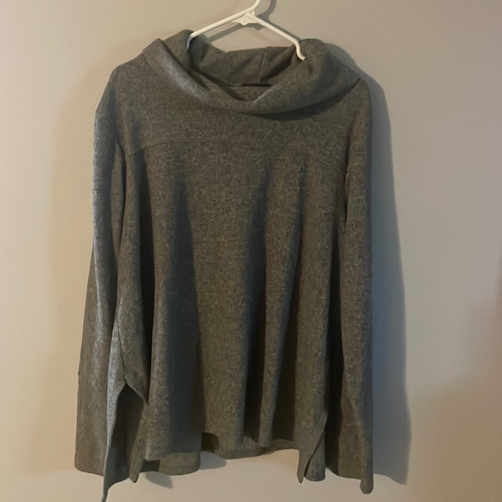 Gray cowl neck sweater. Artesia XL